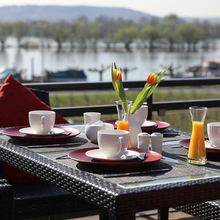 Naegler'S Fine Lounge Hotel Йострих-Винкел Екстериор снимка