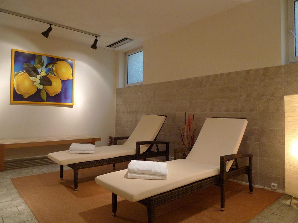 Naegler'S Fine Lounge Hotel Йострих-Винкел Екстериор снимка