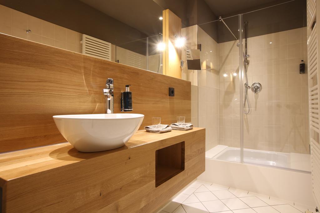 Naegler'S Fine Lounge Hotel Йострих-Винкел Екстериор снимка
