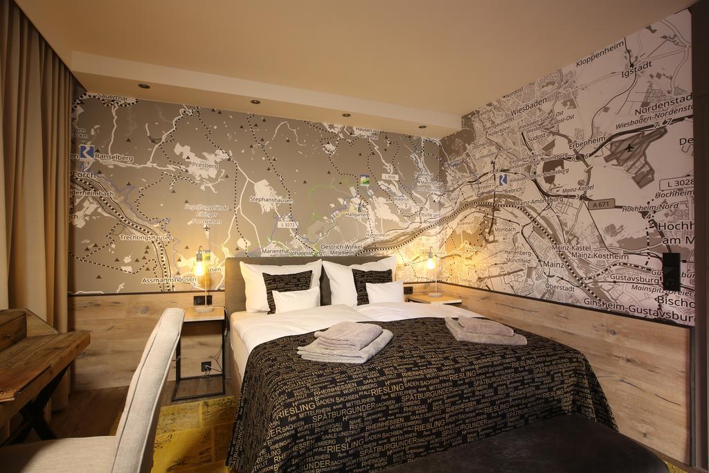 Naegler'S Fine Lounge Hotel Йострих-Винкел Екстериор снимка