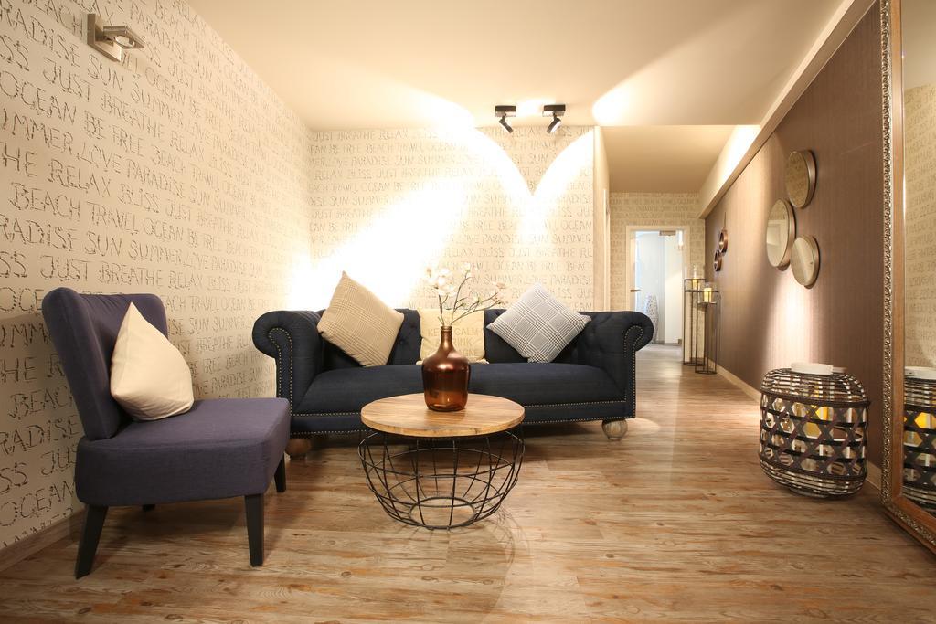 Naegler'S Fine Lounge Hotel Йострих-Винкел Екстериор снимка
