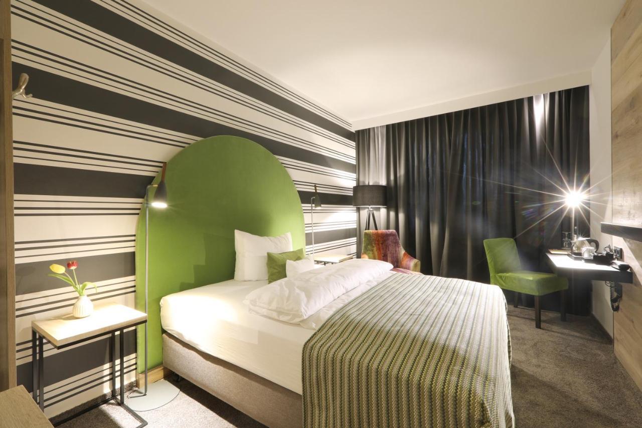 Naegler'S Fine Lounge Hotel Йострих-Винкел Екстериор снимка